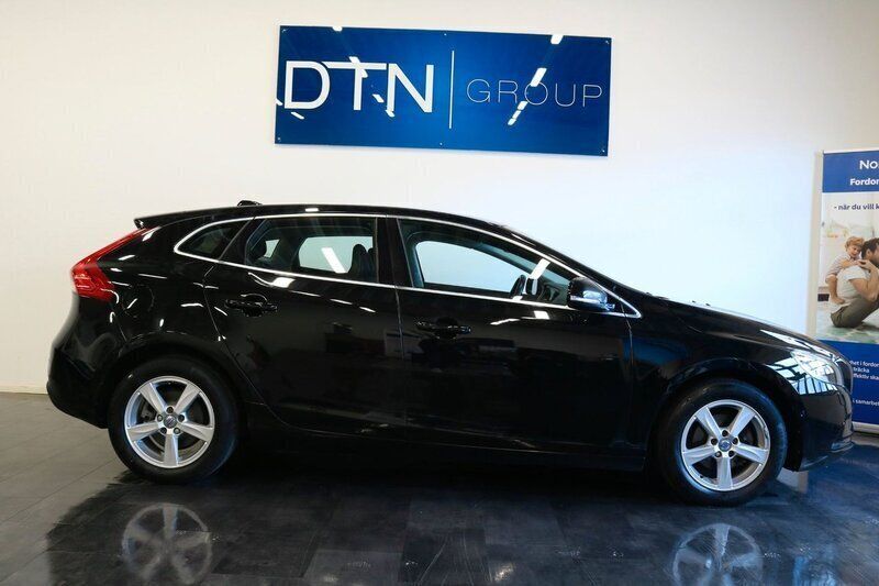 Begagnad 2013 Volvo V40 Momentum Kombi | 99 500 kr (Marknadspris) - Bild 1/4