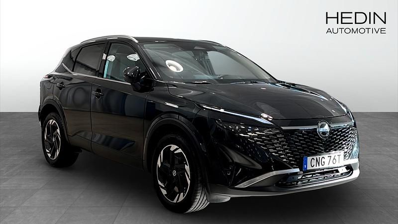Svart (black) Begagnad 2024 Nissan Qashqai N-Connecta SUV | 309 900 kr - Bild 1/4