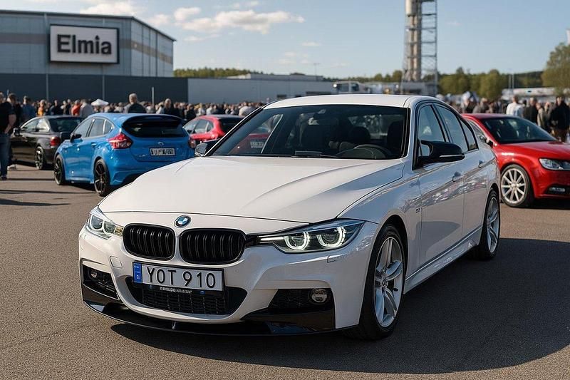 Vit Begagnad 2018 BMW 318 M Performance Sedan | 199 000 kr (Marknadspris) - Bild 1/4