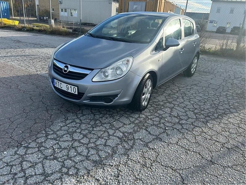 Grå Begagnad 2009 Opel Corsa Halvkombi | 32 500 kr (Bra pris) - Bild 1/4