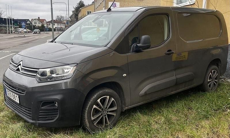 Grå Begagnad 2020 Citroën Berlingo Minibuss | 144 900 kr (Marknadspris) - Bild 1/4