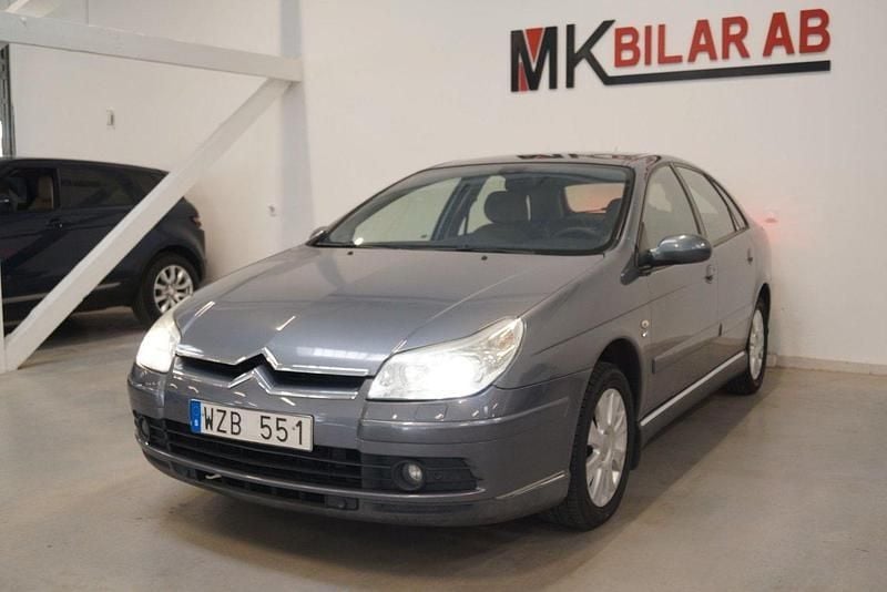 Grå Begagnad 2006 Citroën C5 Halvkombi | 29 900 kr (Marknadspris) - Bild 1/4
