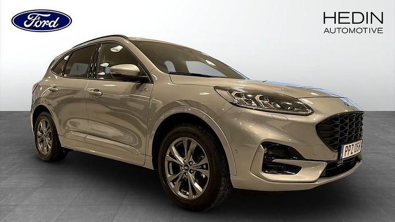 Begagnad Ford Kuga ST-Line X 152 HK (111 kW) 2022 Grå SUV