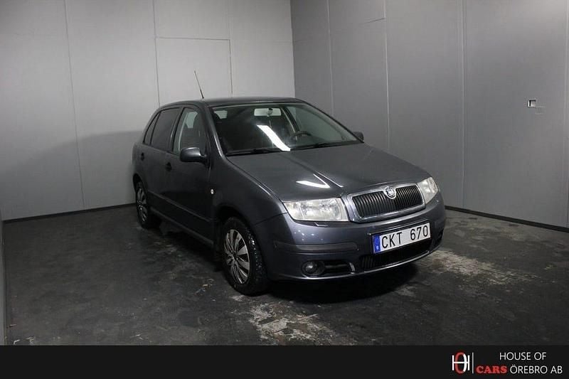 Grå Begagnad 2007 Skoda Fabia Halvkombi | 17 900 kr (Marknadspris) - Bild 1/4