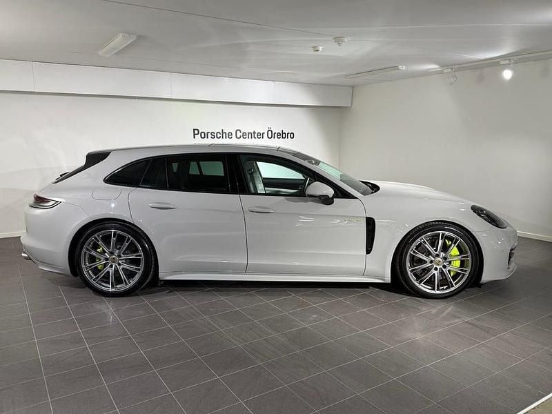 Begagnad Porsche Panamera 4 Sport Turismo 462 HK (339 kW) 2022 Grå Sedan