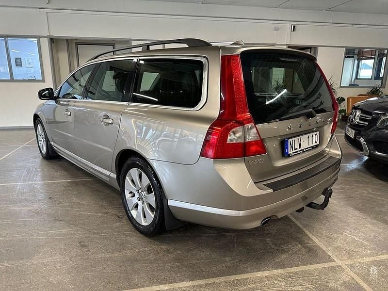 Begagnad Volvo V70 Momentum 205 HK (150 kW) 2010 Ljusbrun (brun) Kombi