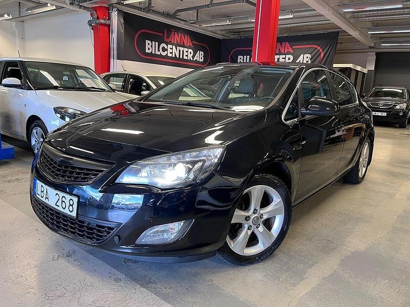 Svart Begagnad 2010 Opel Astra Enjoy Halvkombi | 39 900 kr (Marknadspris) - Bild 1/4