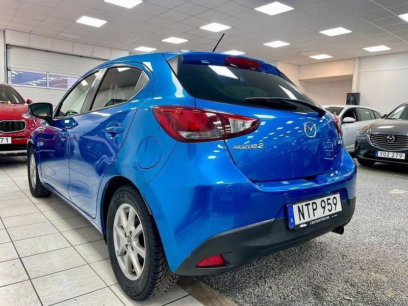 Begagnad Mazda 2 90 HK (66 kW) 2015 Blå Halvkombi