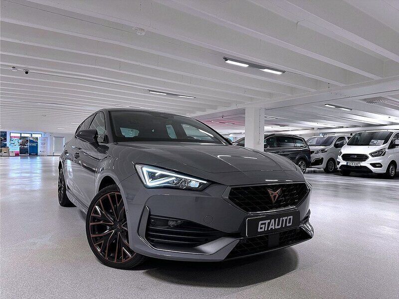 Mörkgrå (grå) Begagnad 2021 Cupra Leon Halvkombi | 329 900 kr (Dyr) - Bild 1/4
