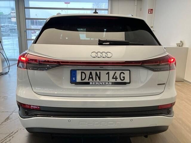 Begagnad Audi Q4 e-tron S-Line 210 kW (286 HK) 2025 Glaciärvit metallic SUV