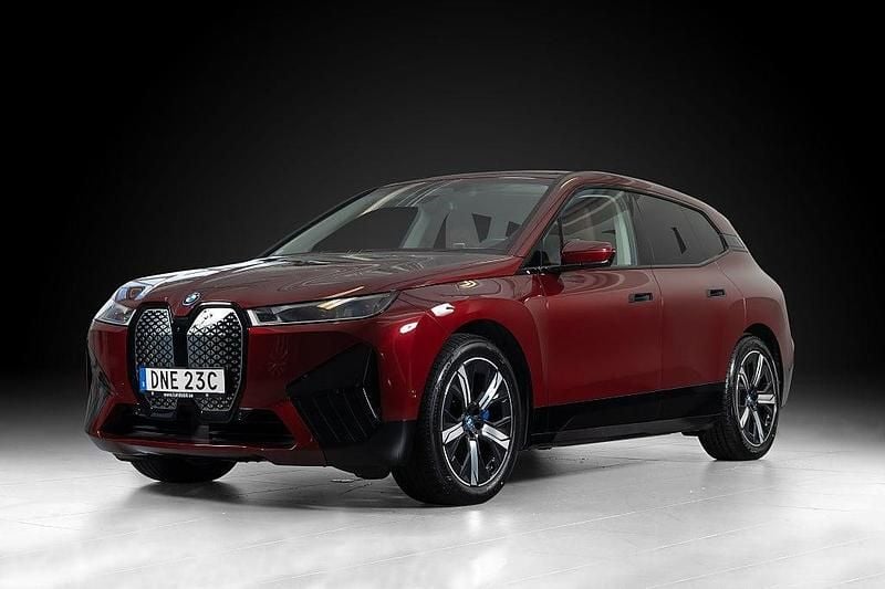 Begagnad BMW iX Sport Line 484 kW (659 HK) 2022 Röd (aventurinröd metallic) SUV