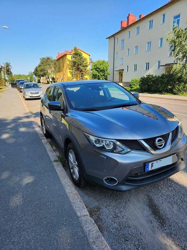 Grå Begagnad 2016 Nissan Qashqai SUV | 108 000 kr (Marknadspris) - Bild 1/4