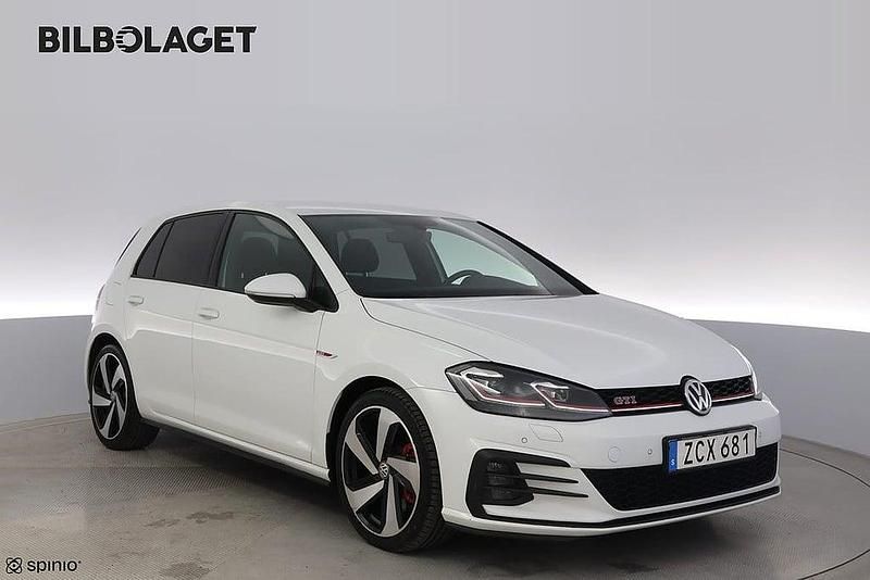 Vit Begagnad 2017 VW Golf VII Active Halvkombi | 239 800 kr (Marknadspris) - Bild 1/4