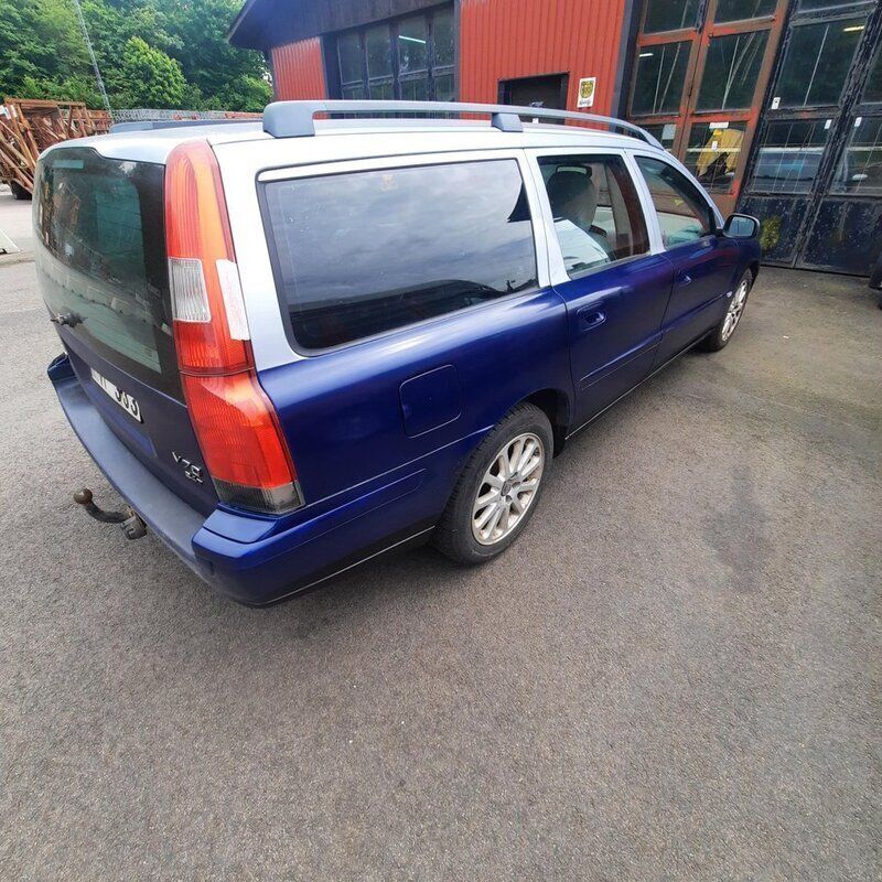 Blå Begagnad 2000 Volvo V70 Kombi | 11 000 kr (Marknadspris) - Bild 1/4