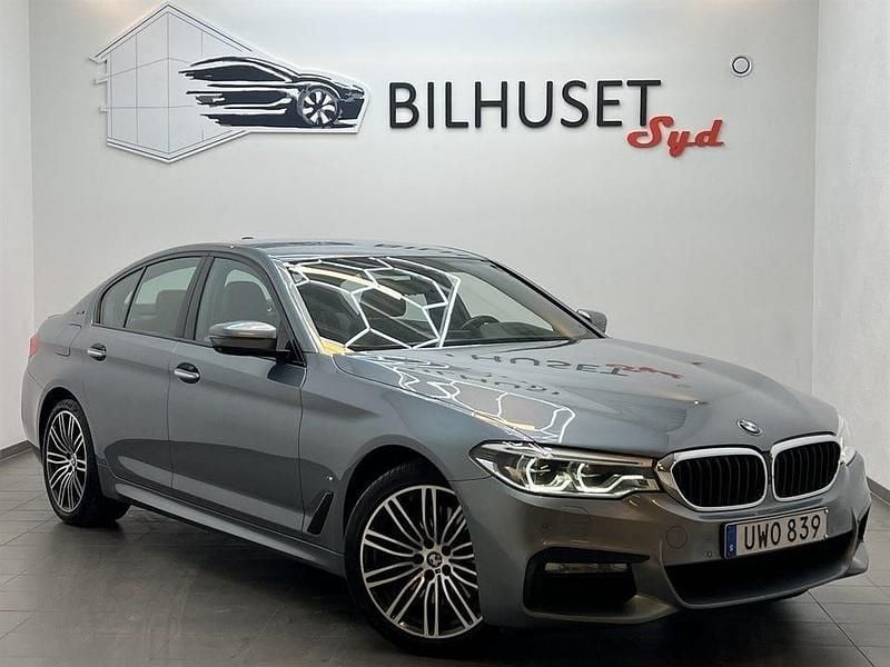 Blå Begagnad 2018 BMW 530 M Sport Sedan | 248 500 kr (Marknadspris) - Bild 1/4