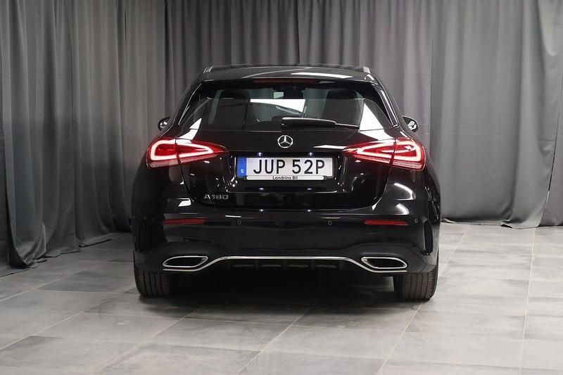 Begagnad Mercedes A180 AMG 136 HK (100 kW) 2022 Svart Halvkombi