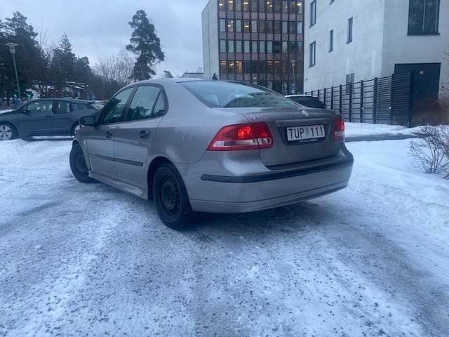 Grå Begagnad 2003 Saab 9-3 Sedan | 4 000 kr - Bild 1/1