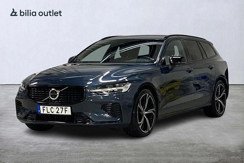 Mörkblå Begagnad 2022 Volvo V60 Plus Kombi | 419 900 kr (Dyr) - Bild 1/3