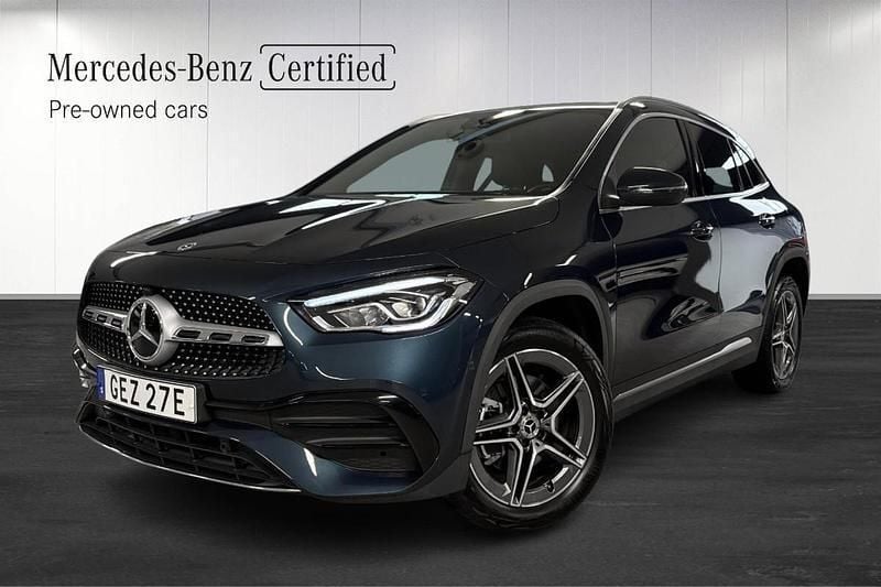 Blå (blue) Begagnad 2022 Mercedes GLA250 AMG line SUV | 389 900 kr (Bra pris) - Bild 1/4