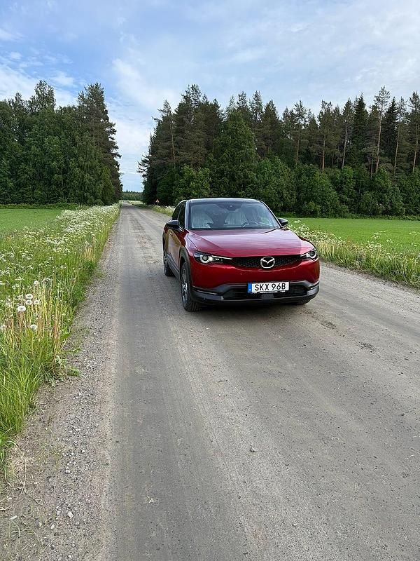 Begagnad Mazda MX30 Edition 105 kW (143 HK) 2020 Röd SUV