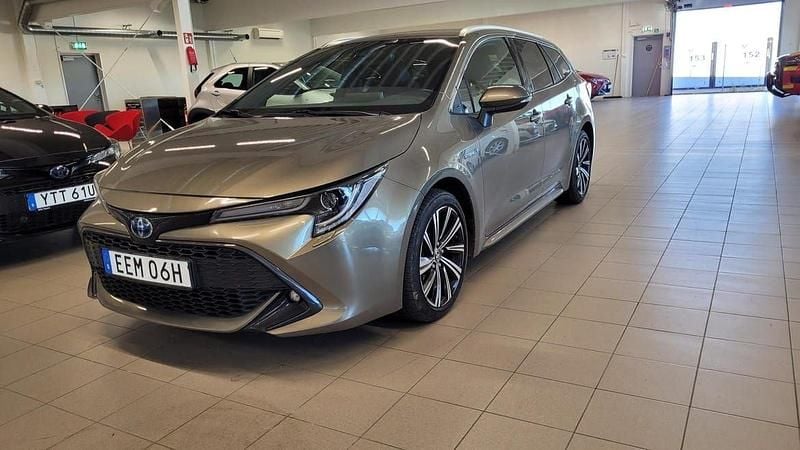 Grön Begagnad 2021 Toyota Corolla Style Kombi | 259 900 kr (Bra pris) - Bild 1/4