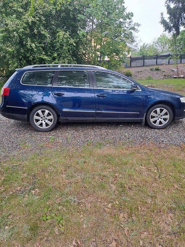 Blå Begagnad 2009 VW Passat Sportline Kombi | 48 000 kr (Dyr) - Bild 1/4