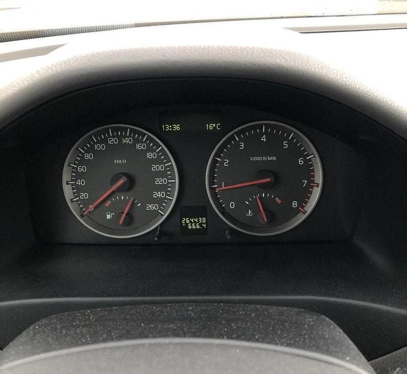 Blå Begagnad 2006 Volvo V50 Kombi | 19 000 kr (Marknadspris) - Bild 1/4