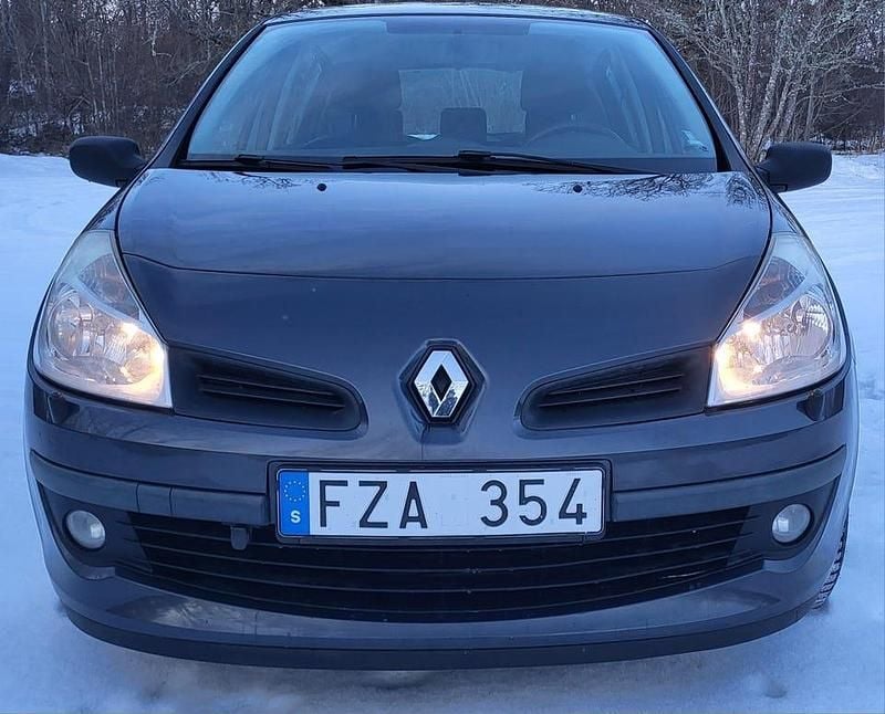 Begagnad Renault Clio R.S. 75 HK (55 kW) 2008 Mörkgrå metallic Halvkombi