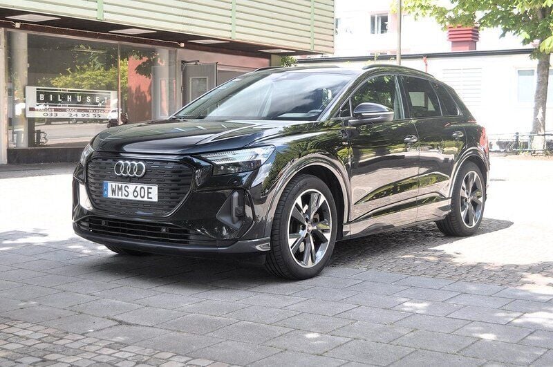 Svart Begagnad 2022 Audi Q4 e-tron S-Line SUV | 339 000 kr (Superpris) - Bild 1/4