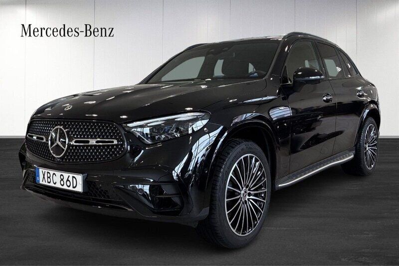 Svart (black) Ny 2025 Mercedes GLC300e Advanced SUV | 847 900 kr - Bild 1/4