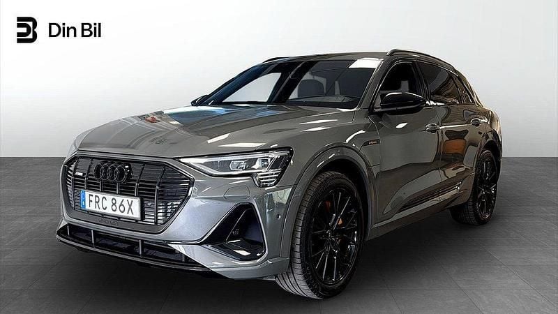 Chronosgrå metallic Begagnad 2022 Audi e-tron S-Line SUV | 499 000 kr (Lite dyr) - Bild 1/4