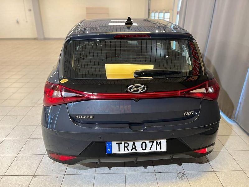 Begagnad Hyundai i20 Essential 84 HK (61 kW) 2022 Grå Halvkombi