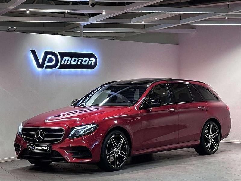 Röd Begagnad 2018 Mercedes E300 AMG Kombi | 319 700 kr (Marknadspris) - Bild 1/4