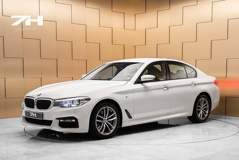 Vit Begagnad 2017 BMW 530 M Sport Sedan | 319 900 kr (Bra pris) - Bild 1/4