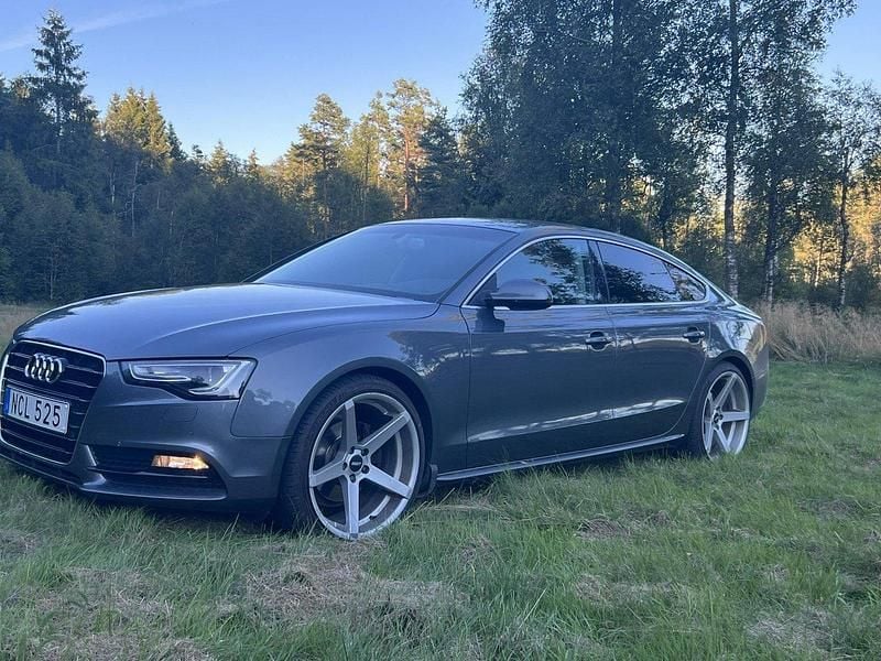 Grå Begagnad 2013 Audi A5 Sportback Comfort Halvkombi | 120 000 kr (Marknadspris) - Bild 1/4