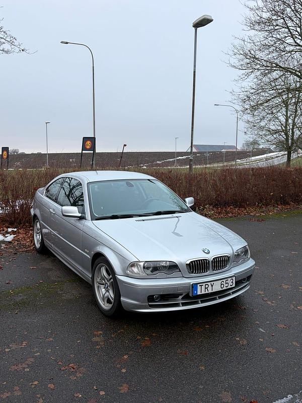 Begagnad 2003 BMW 320 Sportkupé | 59 900 kr (Marknadspris) - Bild 1/4