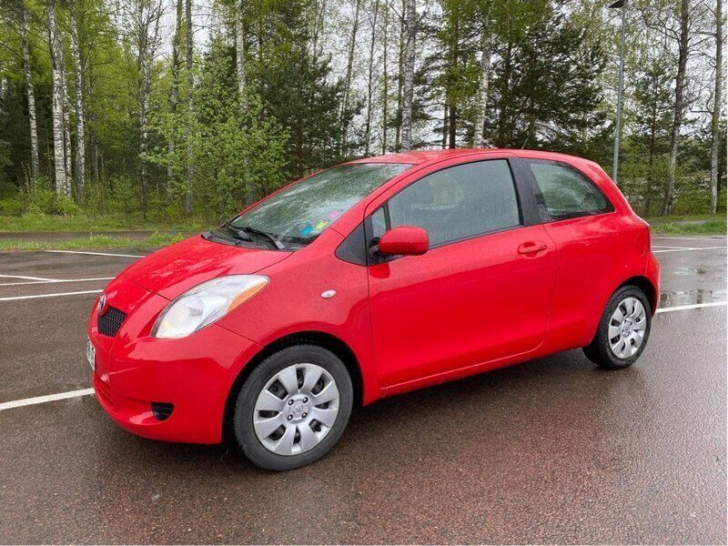 Röd Begagnad 2007 Toyota Yaris Halvkombi | 34 900 kr - Bild 1/4