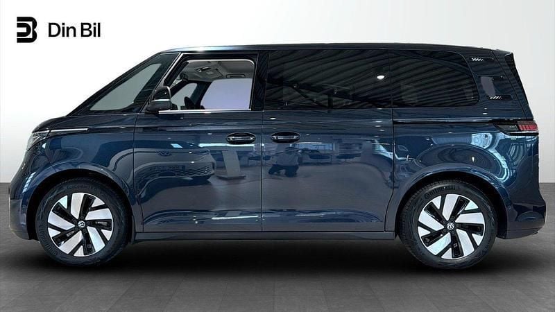 Mörkblå Begagnad 2023 VW ID. Buzz Pro Van | 579 500 kr - Bild 1/4