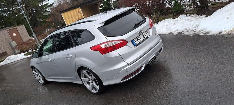 Begagnad 2014 Ford Focus ST Kombi | 95 000 kr (Superpris) - Bild 1/4