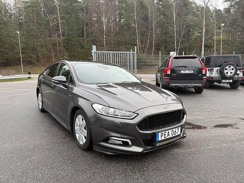 Grå Begagnad 2016 Ford Mondeo ST-Line Halvkombi | 139 900 kr (Marknadspris) - Bild 1/4
