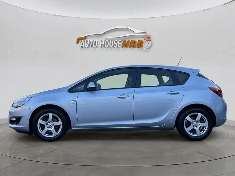 Grå Begagnad 2014 Opel Astra Enjoy Halvkombi | 69 500 kr (Marknadspris) - Bild 1/4