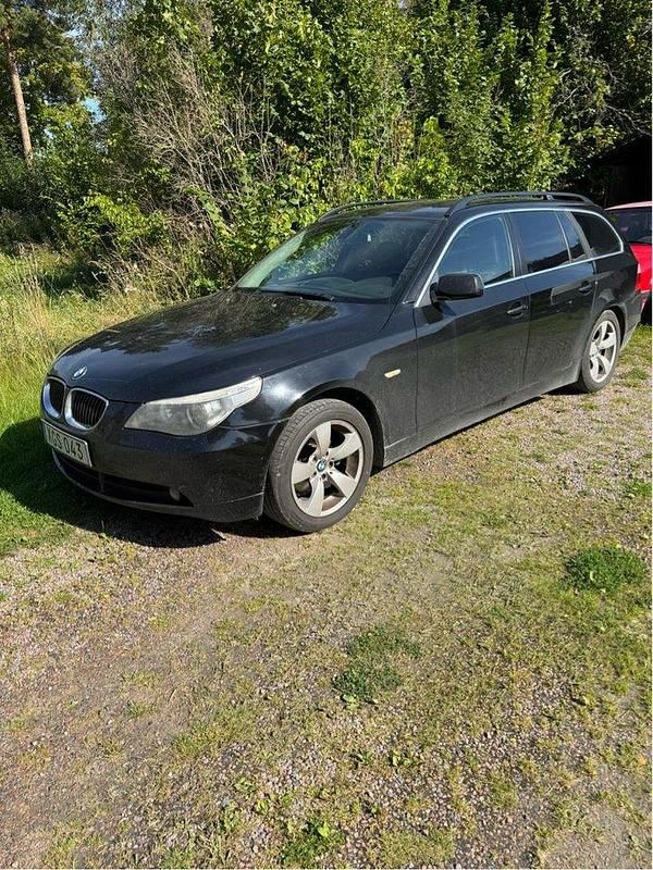 Svart Begagnad 2006 BMW 523 Kombi | 25 000 kr (Bra pris) - Bild 1/4