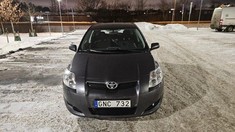 Begagnad Toyota Auris 124 HK (91 kW) 2007 Halvkombi