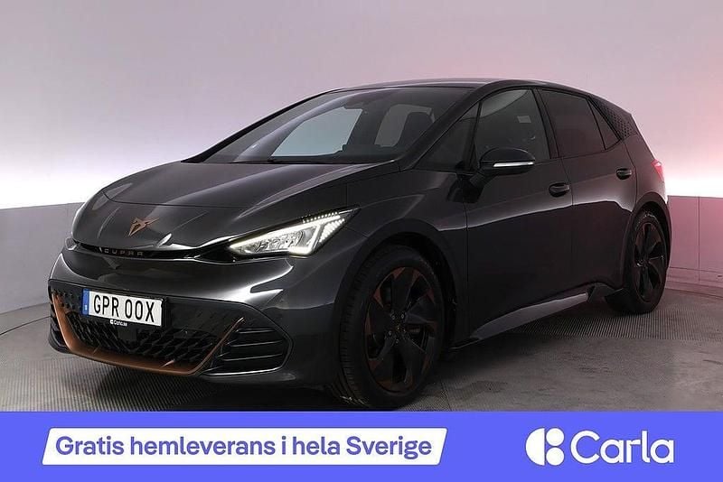 Grå Begagnad 2023 Cupra Born e-Boost Halvkombi | 264 990 kr (Marknadspris) - Bild 1/4