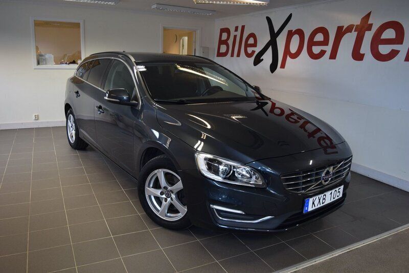 Grå Begagnad 2016 Volvo V60 Momentum Kombi | 144 900 kr (Marknadspris) - Bild 1/4