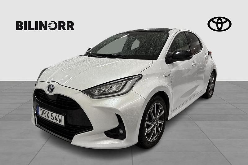 Begagnad Toyota Yaris Hybrid Skyview Edition 117 HK (86 kW) 2021 Vit Halvkombi