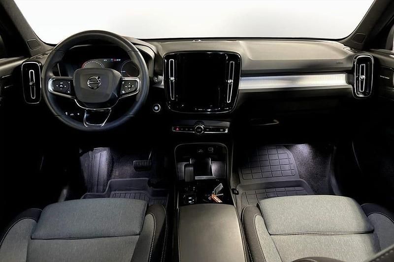 Begagnad Volvo XC40 Plus 214 HK (157 kW) 2023 Grön SUV