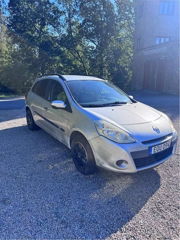 Grå Begagnad 2010 Renault Clio GrandTour Kombi | 20 000 kr (Superpris) - Bild 1/4