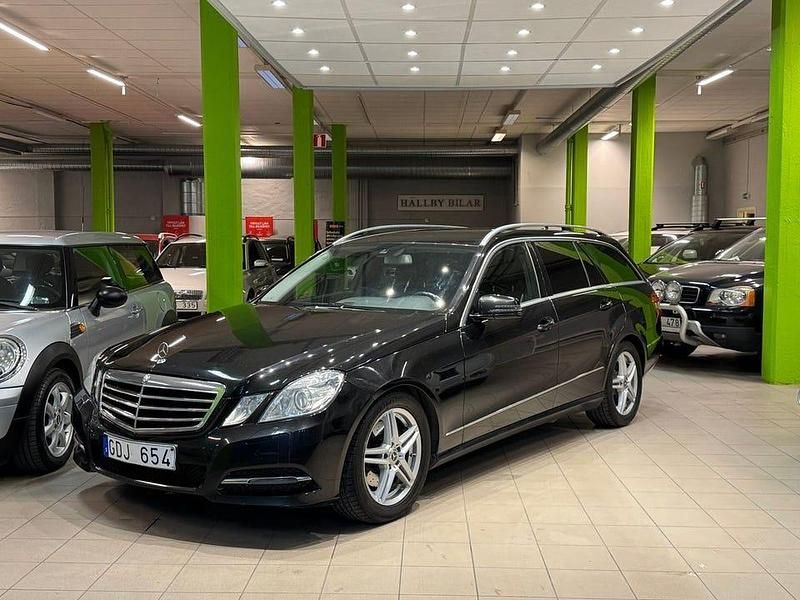 Svart Begagnad 2013 Mercedes E300 Kombi | 79 900 kr - Bild 1/4