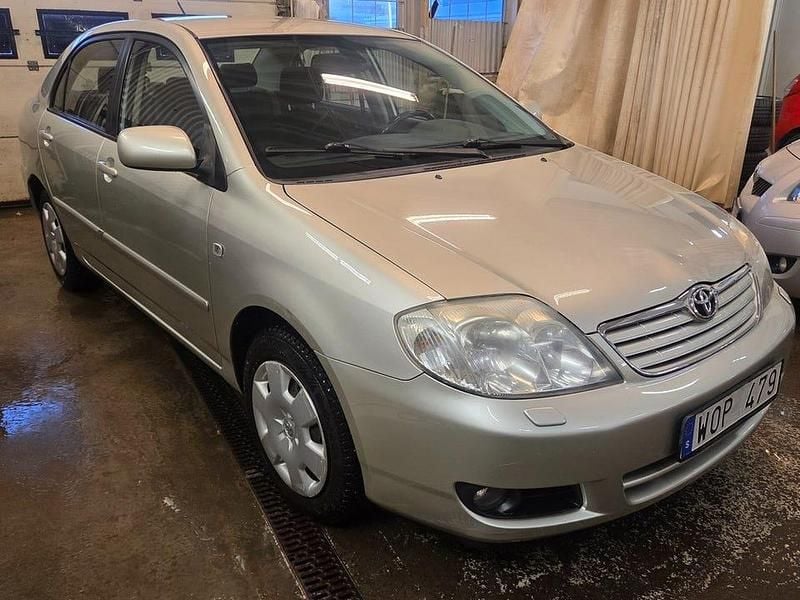 Begagnad Toyota Corolla 110 HK (80 kW) 2006 Silver Sedan